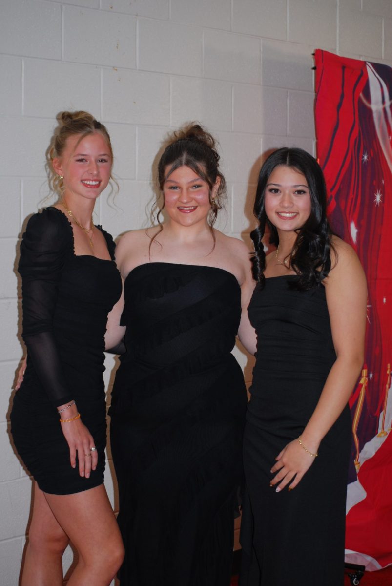 Emma Brown, Ellie Mallo, and Myia Huzzey before hosting the Oscars