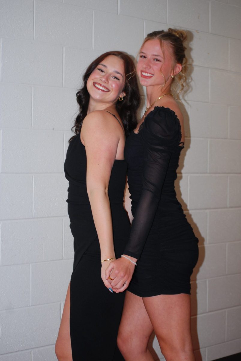 Avery Chiodini and Emma Brown posing before hosting the Oscars!